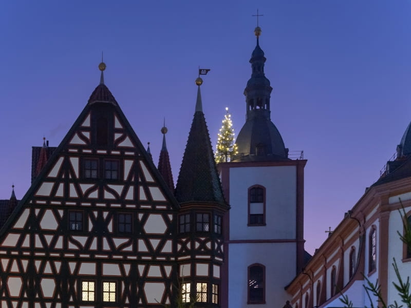 Fuldaer Turmspitzen mit Weihnachtsbaum